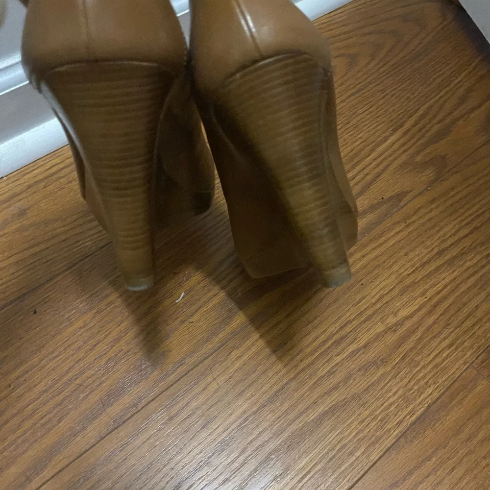 Michael Kors Hamilton Wedges! Size 7 1/2. - Picture 3 of 6